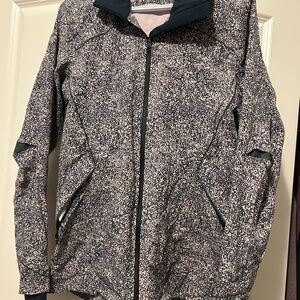 lululemon athletica Black and Pink super rare very unique back size 8